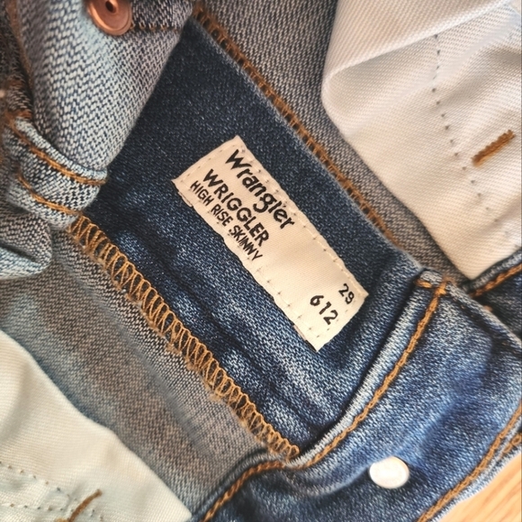 NWOT Wrangler Wriggler High Rise Skinny Jeans, Size 29 - Picture 9 of 12